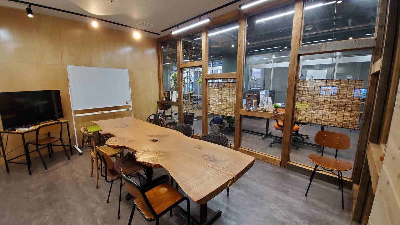 フリーランスや起業家、ビジネスマンの方々へ、新長田のオールインワンオフィス「ヨンバンカンニカイ」の画像