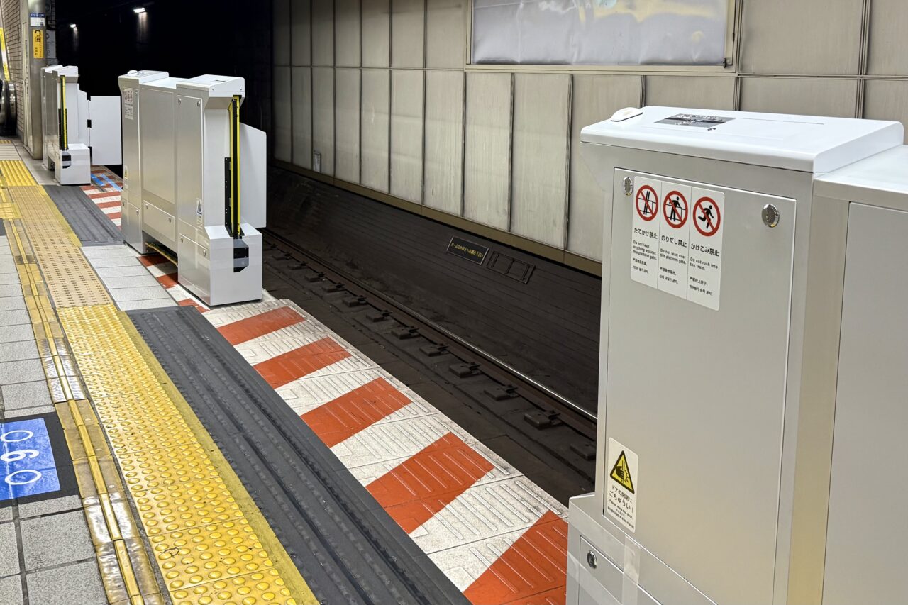 2025.8阪神元町駅自動ドア1