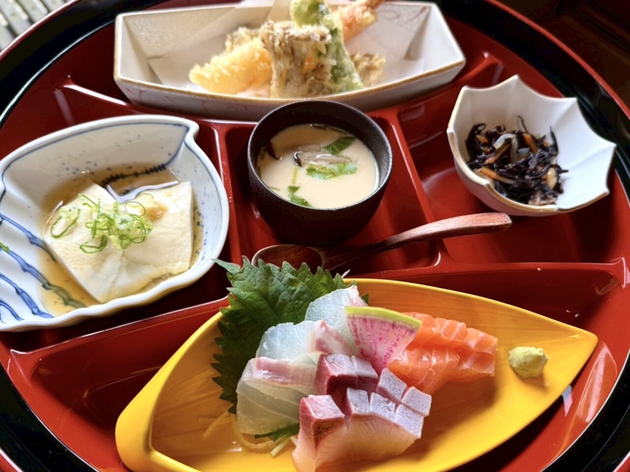 2025.11すずらんの湯紅葉1