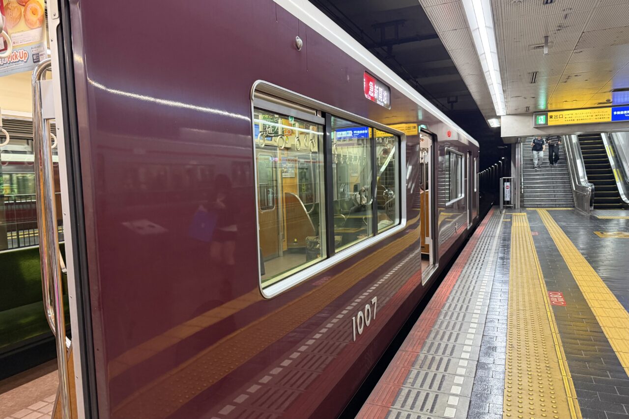 2026.10阪急電車中づり広告1