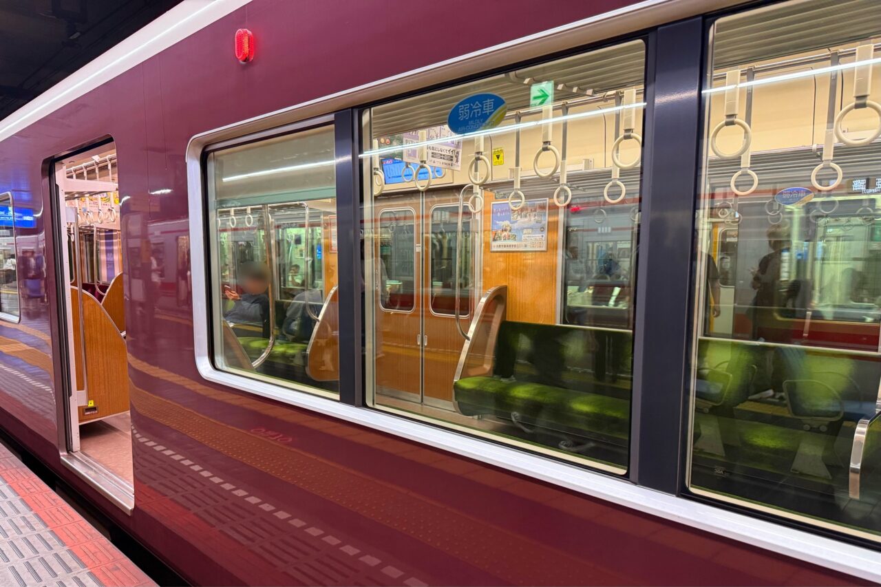 2026.10阪急電車中づり広告3